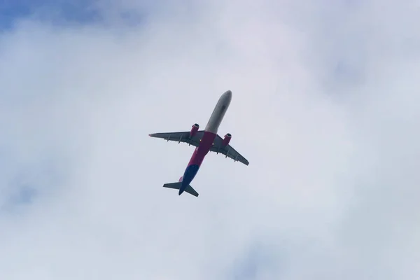 Cluj Napoca Румунія Вересня 2022 Літак Wizz Air Пролітає Небі — стокове фото