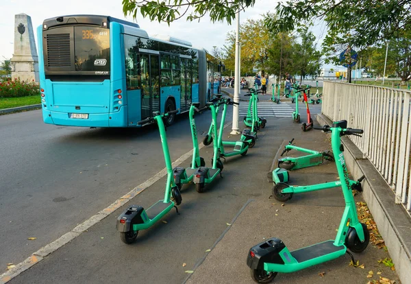 Bucareste Romênia Outubro 2022 Scooters Elétricos Parafuso Estão Erroneamente Estacionados — Fotografia de Stock