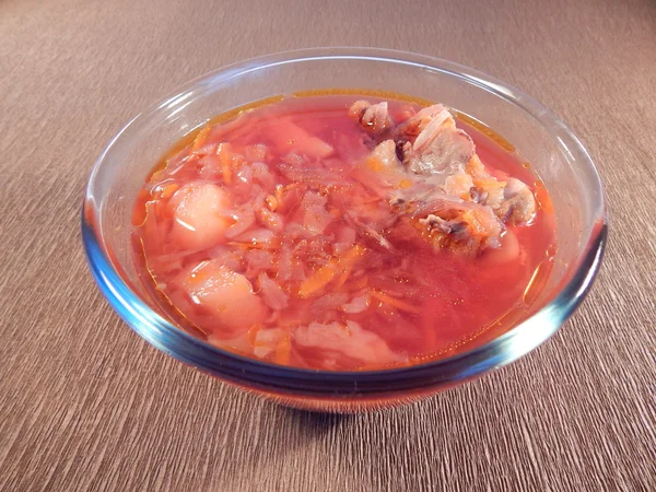 Kırmızı pancar çorbası ve tavuk — Stok fotoğraf