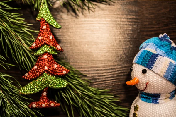 Snögubbe och julgran, nyår, jul — Stockfoto
