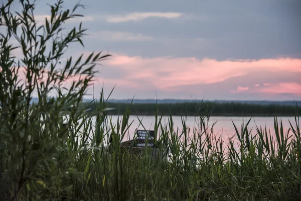 Pôr do sol no lago — Fotografia de Stock