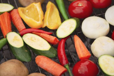different fresh vegetables are cooked on the grill, barbecue