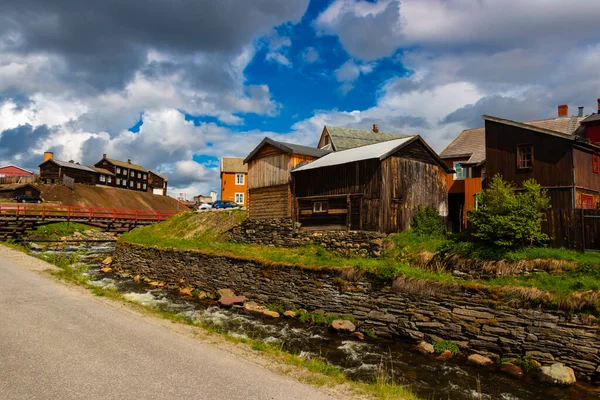Mijnstad Roros Noorwegen Fantastische Originele Oude Noorse Stad Traditionele Houten Stockfoto