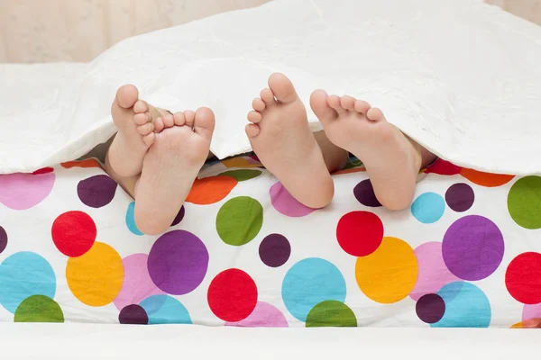 Um feets de crianças pequenas — Fotografia de Stock