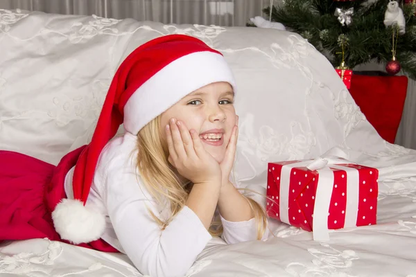 Girl opening Christmas gift — Stock Photo, Image