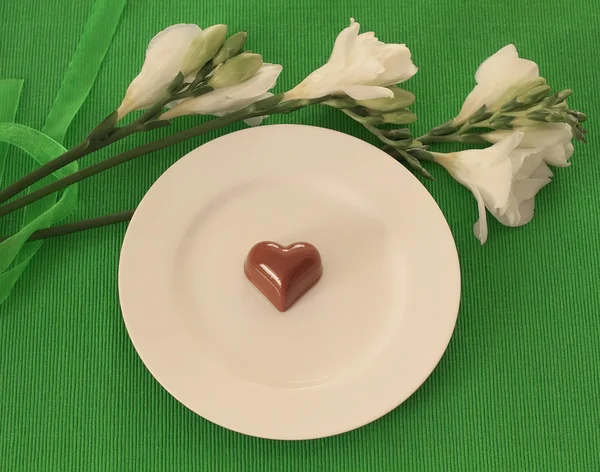 Caramelo se encuentra en un plato — Foto de Stock