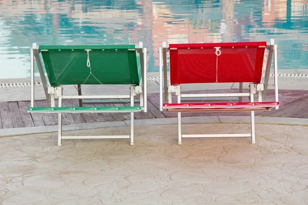 Two sunbeds near the swimming pool — Stock Photo, Image