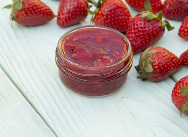 çilek reçeli bankada olduğunu