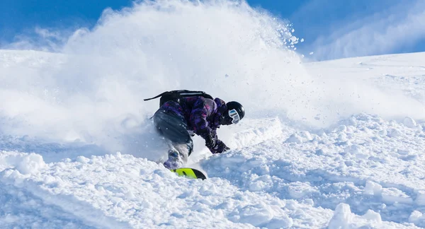 Aktive Winterferien, Skifahren und Snowboarden — Stockfoto