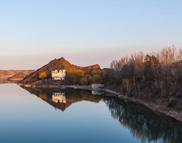 Holidays at the lake, where peace and quiet — Stock Photo, Image