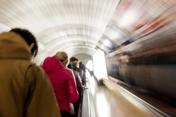 Fussy vida subterrânea no metrô da cidade — Fotografia de Stock