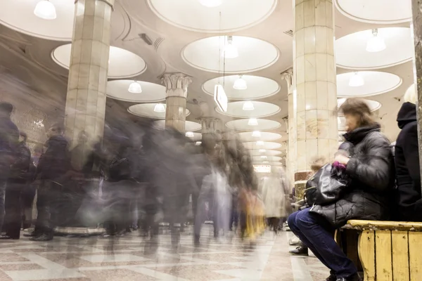 Fussy vida subterrânea no metrô da cidade — Fotografia de Stock
