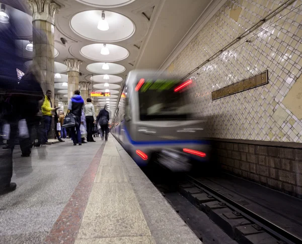 Fussy vida subterrânea no metrô da cidade — Fotografia de Stock