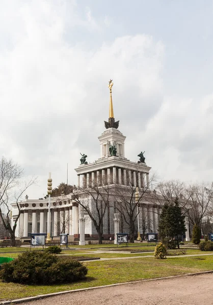 Interesujący punkt widzenia na duże miasto - metropolii — Zdjęcie stockowe