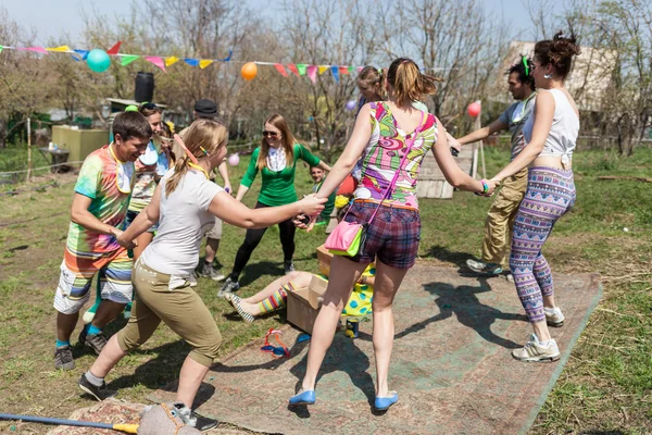 A crowd of people having fun at a party outdoors — Stock Photo, Image