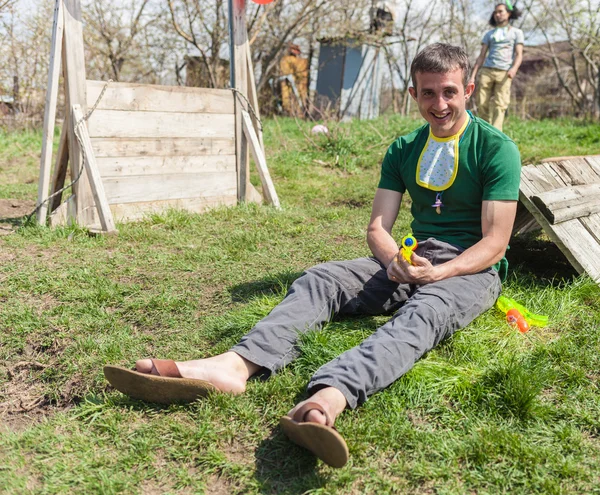 Homme à une fête comme un petit enfant — Photo