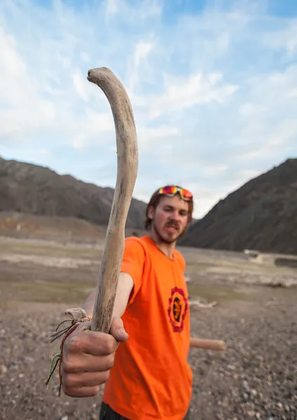 Hombre dedicado a los asuntos de la naturaleza masculina — Foto de Stock