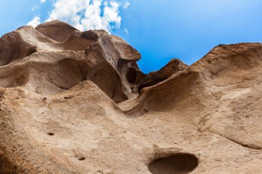 kayalar boşluğunda doğal çatlamak