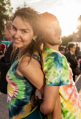 젊은 가족 휴식 자연-피크닉