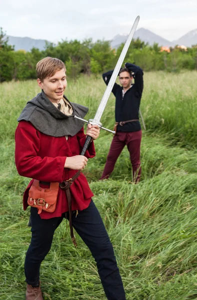 Knights fighting with swords in the last rays of the sun — Stock Photo, Image