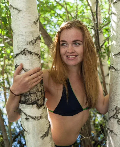 Beautiful girl on the nature, enjoying the stay — Stock Photo, Image