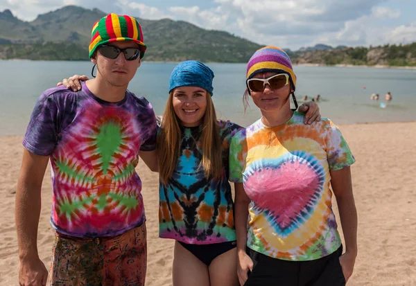 Bright teenagers having fun on the beach — Stock Photo, Image