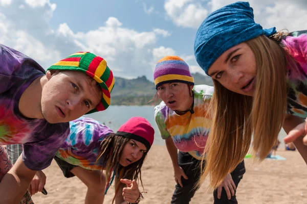 Bright teenagers having fun on the beach — Stock Photo, Image