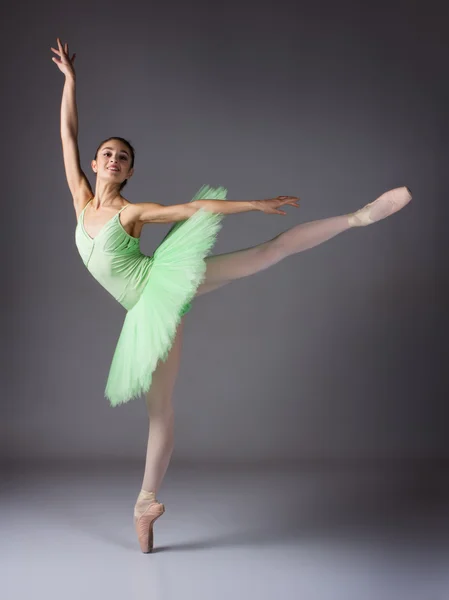 Dançarina de ballet feminina — Fotografia de Stock