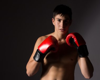 genç erkek kick boks şampiyonu