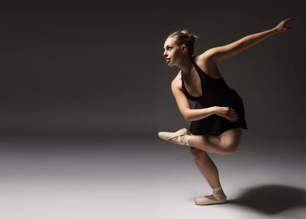 Female ballet dancer — Stock Photo, Image