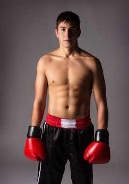 genç erkek kick boks şampiyonu