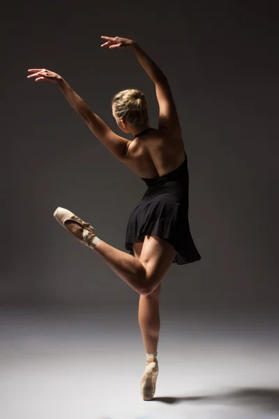 Female ballet dancer — Stock Photo, Image