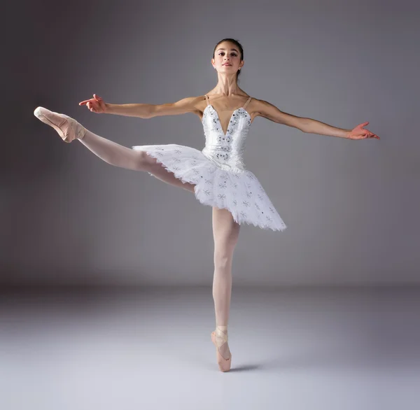 Female ballet dancer — Stock Photo, Image