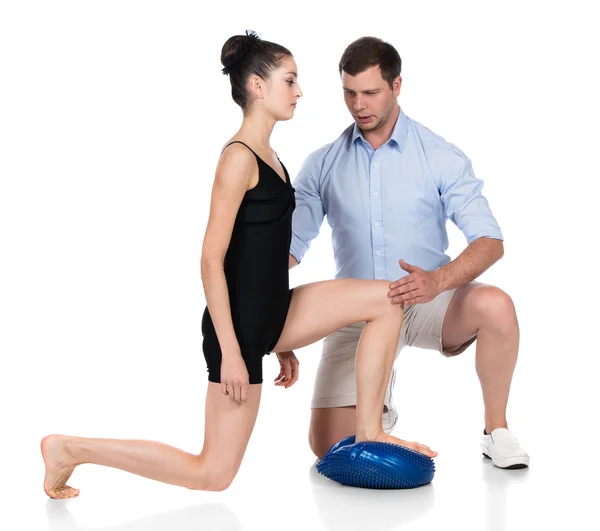 Physiotherapist treating patient — Stock Photo, Image