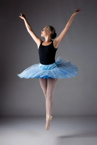 Female ballet dancer — Stock Photo, Image