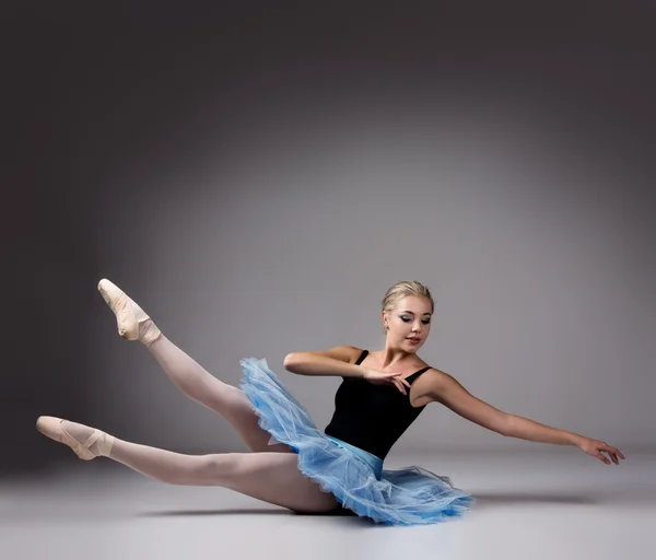 Female ballet dancer — Stock Photo, Image