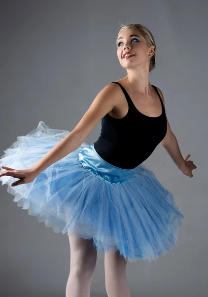 Vrouwelijke balletdanser — Stockfoto