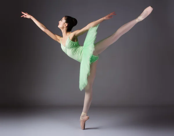 Danse de ballet féminine — Photo