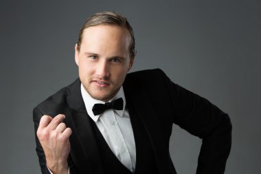 Yakışıklı beyaz adam