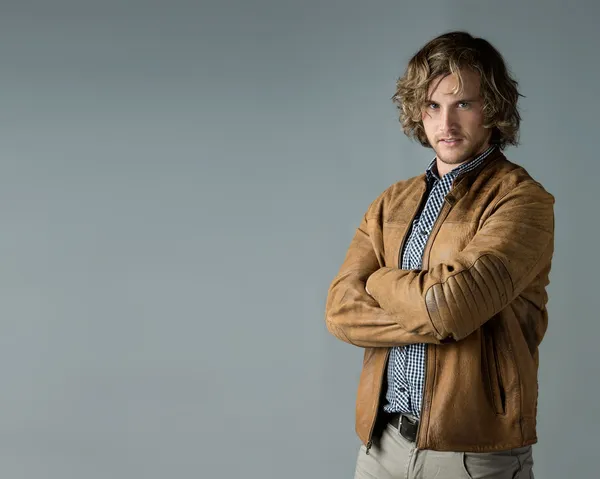 Yakışıklı beyaz adam