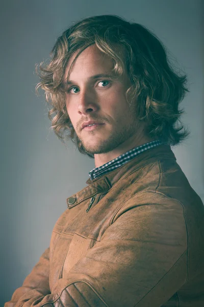 Yakışıklı beyaz adam