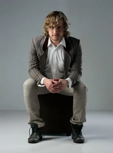 Yakışıklı beyaz adam