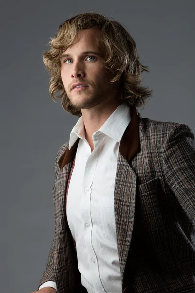 Yakışıklı beyaz adam