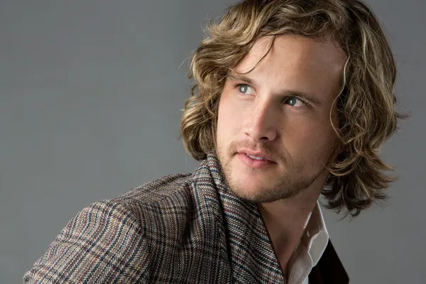 Yakışıklı beyaz adam