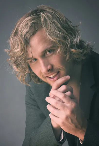 Yakışıklı beyaz adam