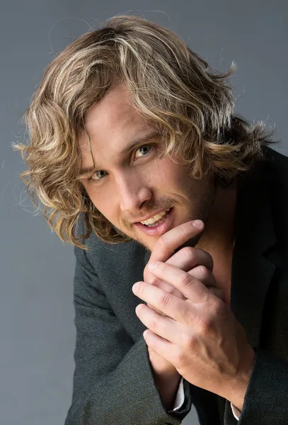 Yakışıklı beyaz adam