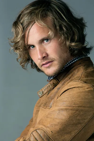 Yakışıklı beyaz adam