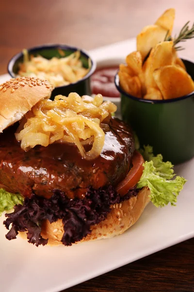 Juicy beef burger — Stock Photo, Image