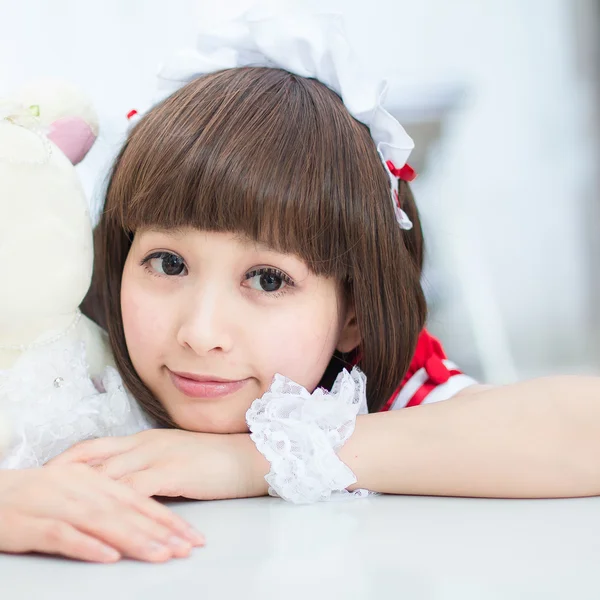 Lolita Japoński styl dziewczyna intdoor ładny cosplayer pokojówka — Zdjęcie stockowe