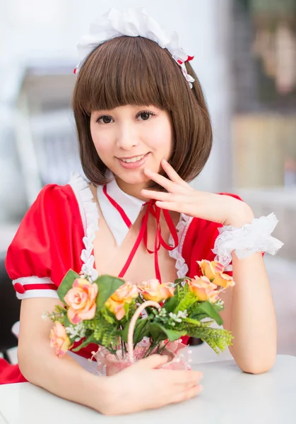 Lolita Japon tarzı kız intdoor sevimli cosplayer hizmetçi